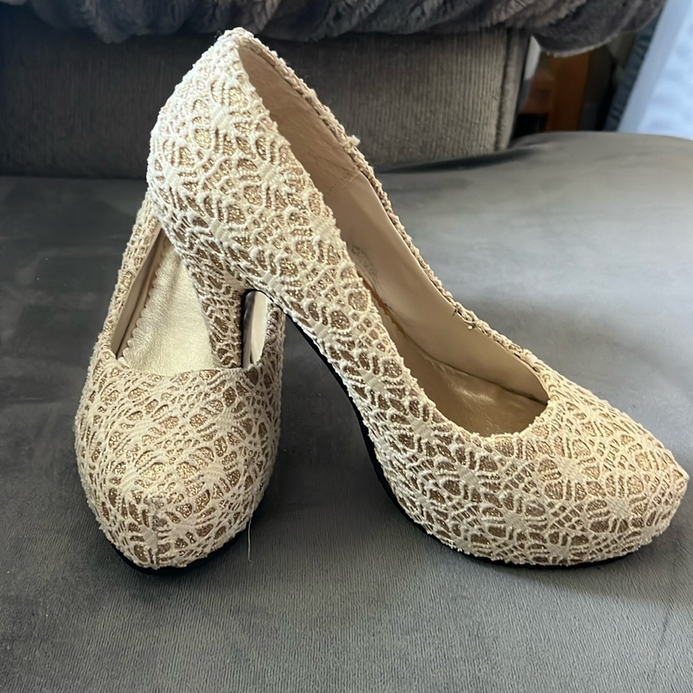 Gold under crochet 4” size 39 size 8 heel